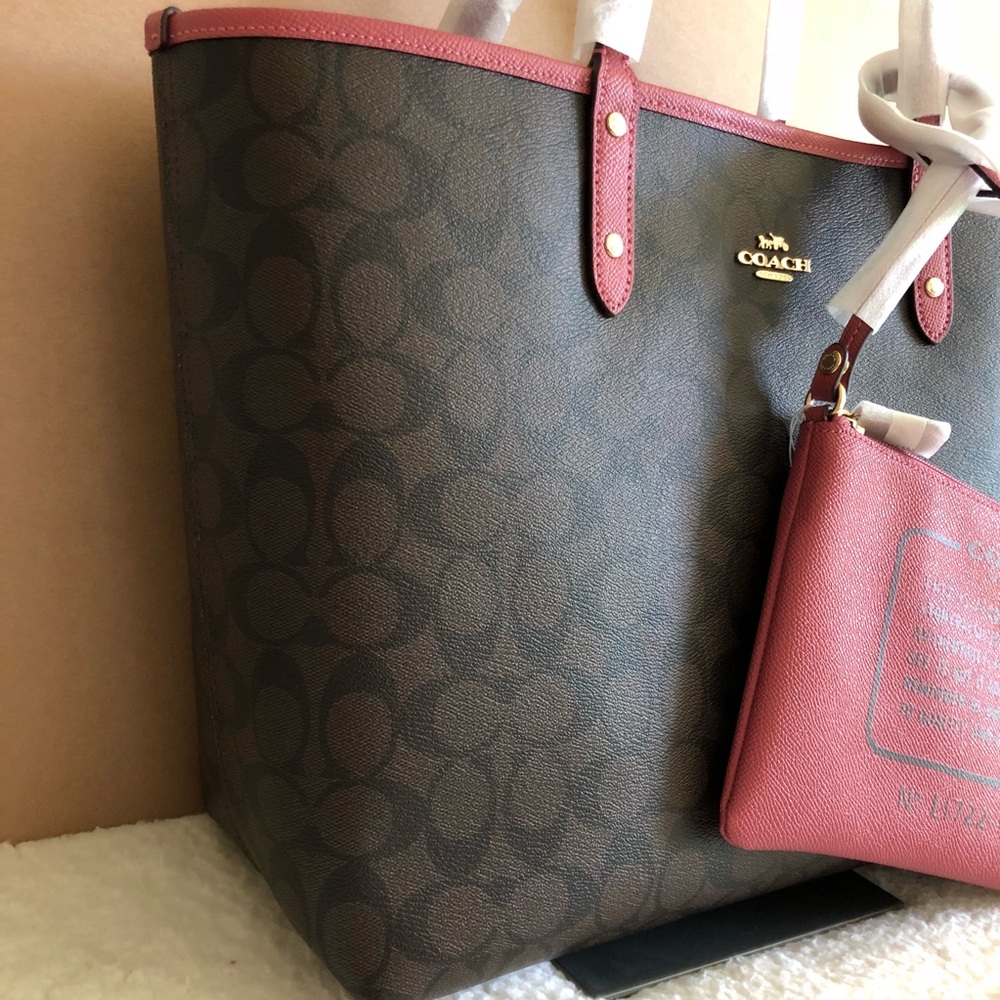 Coach Signature reversible city tote - Picture 2 of 6